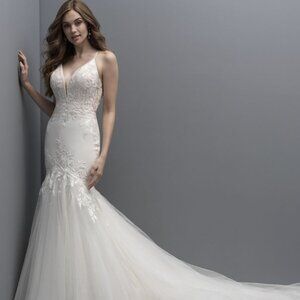 UNALTERED AND UNWORN Madison James MJ700 Wedding dress (size 6)